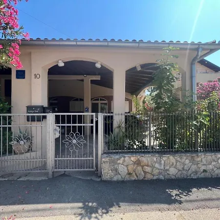 Apartament Duffys *